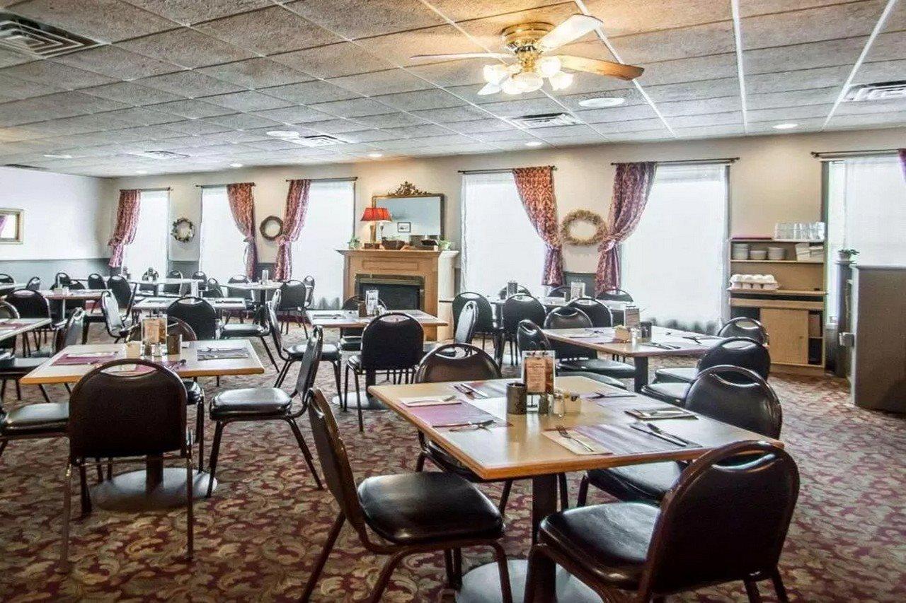 Rodeway Inn Lakeville Bagian luar foto