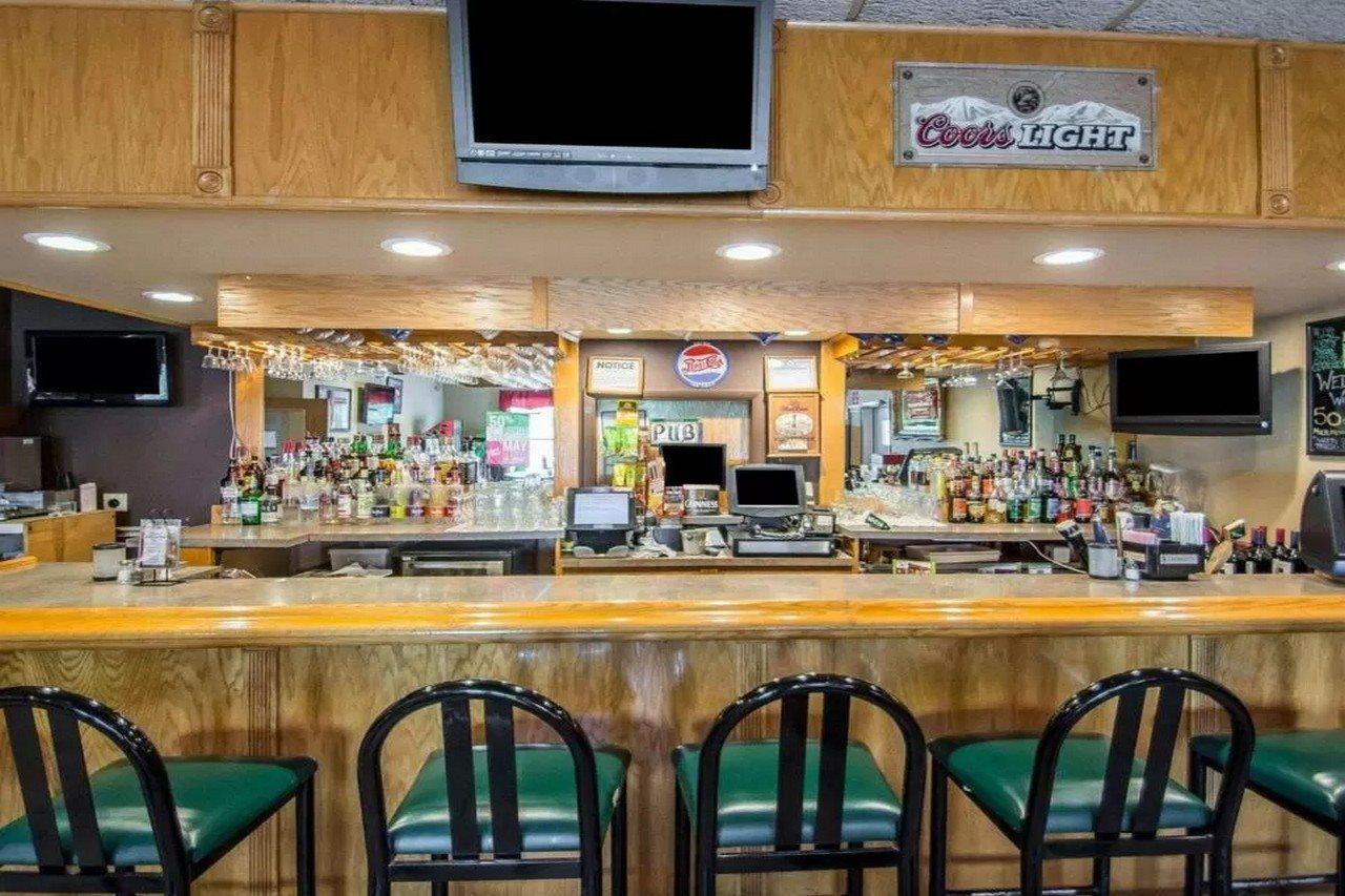 Rodeway Inn Lakeville Bagian luar foto
