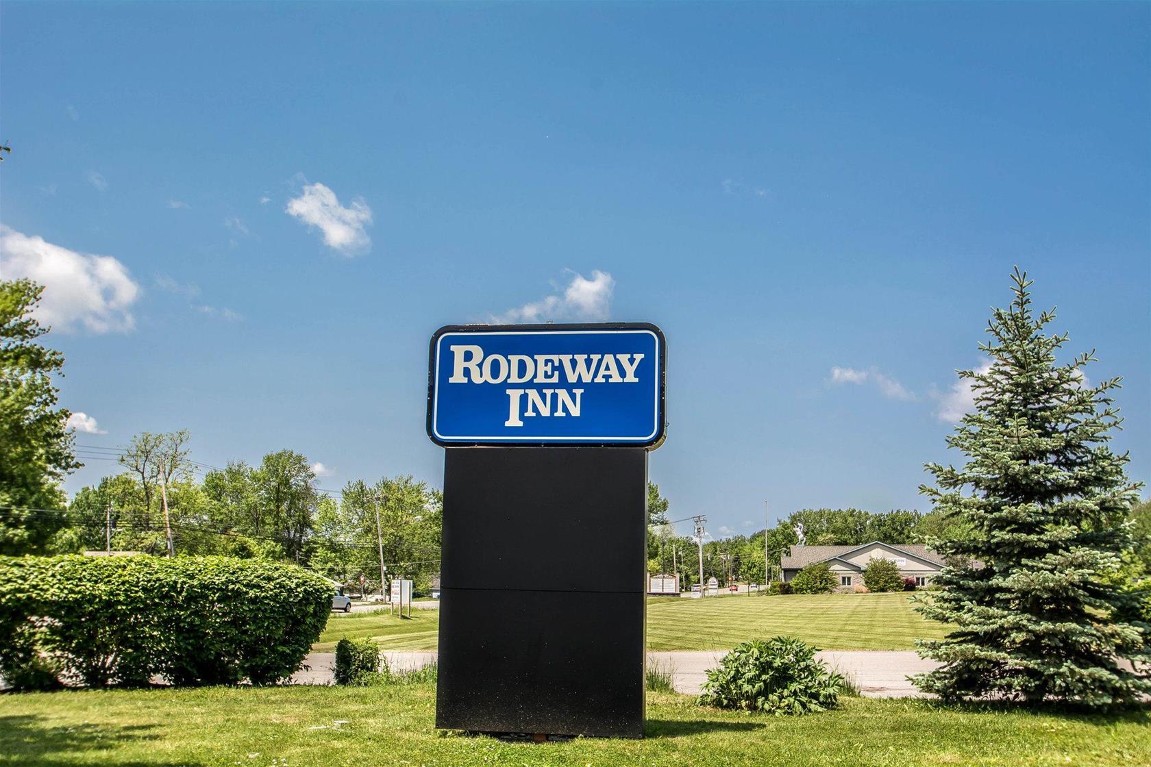 Rodeway Inn Lakeville Bagian luar foto