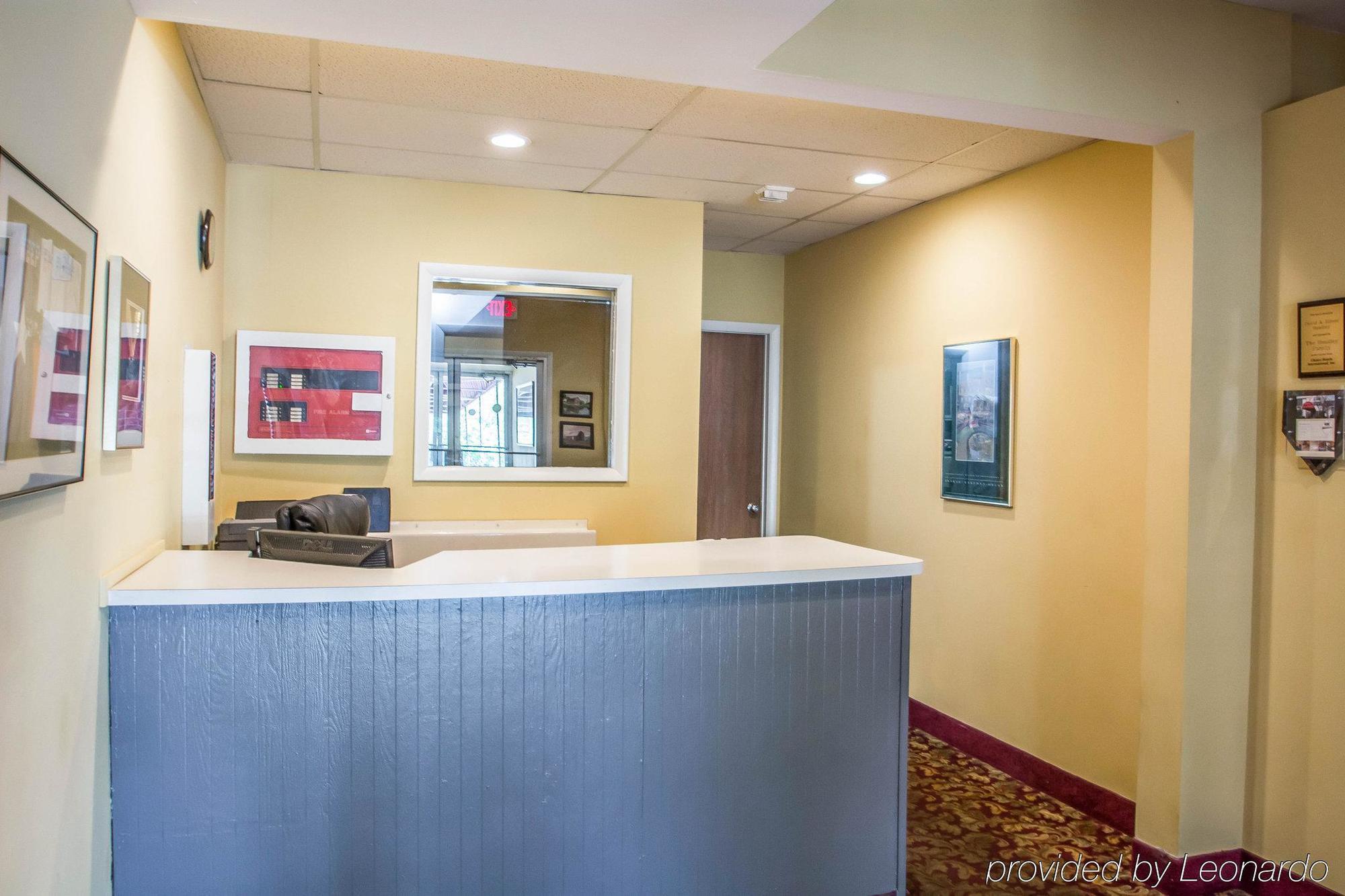 Rodeway Inn Lakeville Bagian luar foto