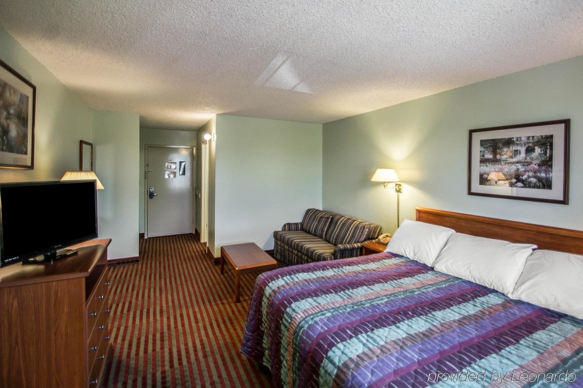 Rodeway Inn Lakeville Bagian luar foto