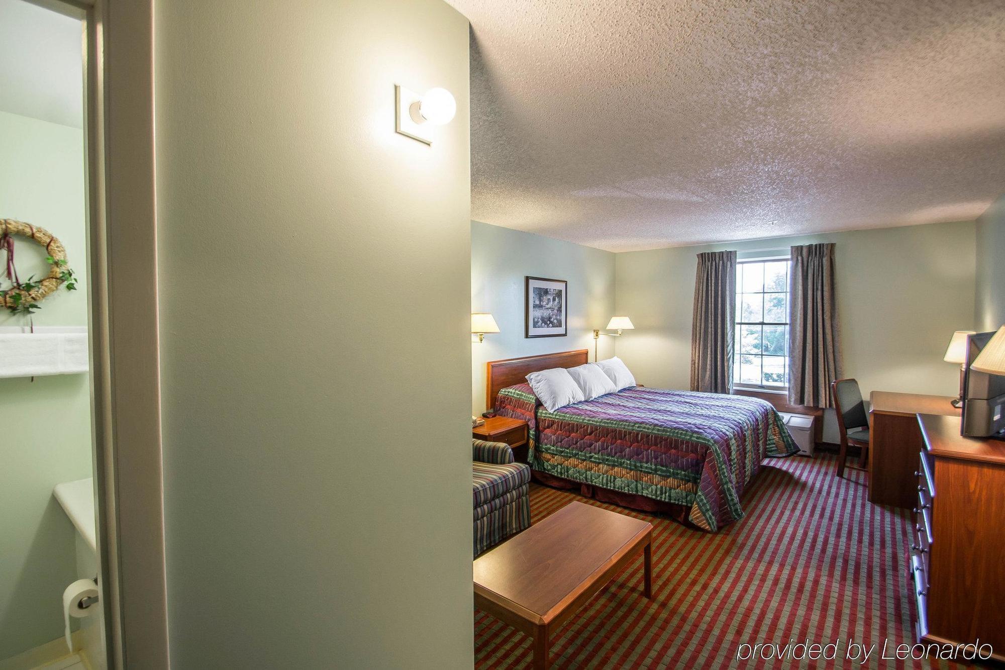 Rodeway Inn Lakeville Bagian luar foto