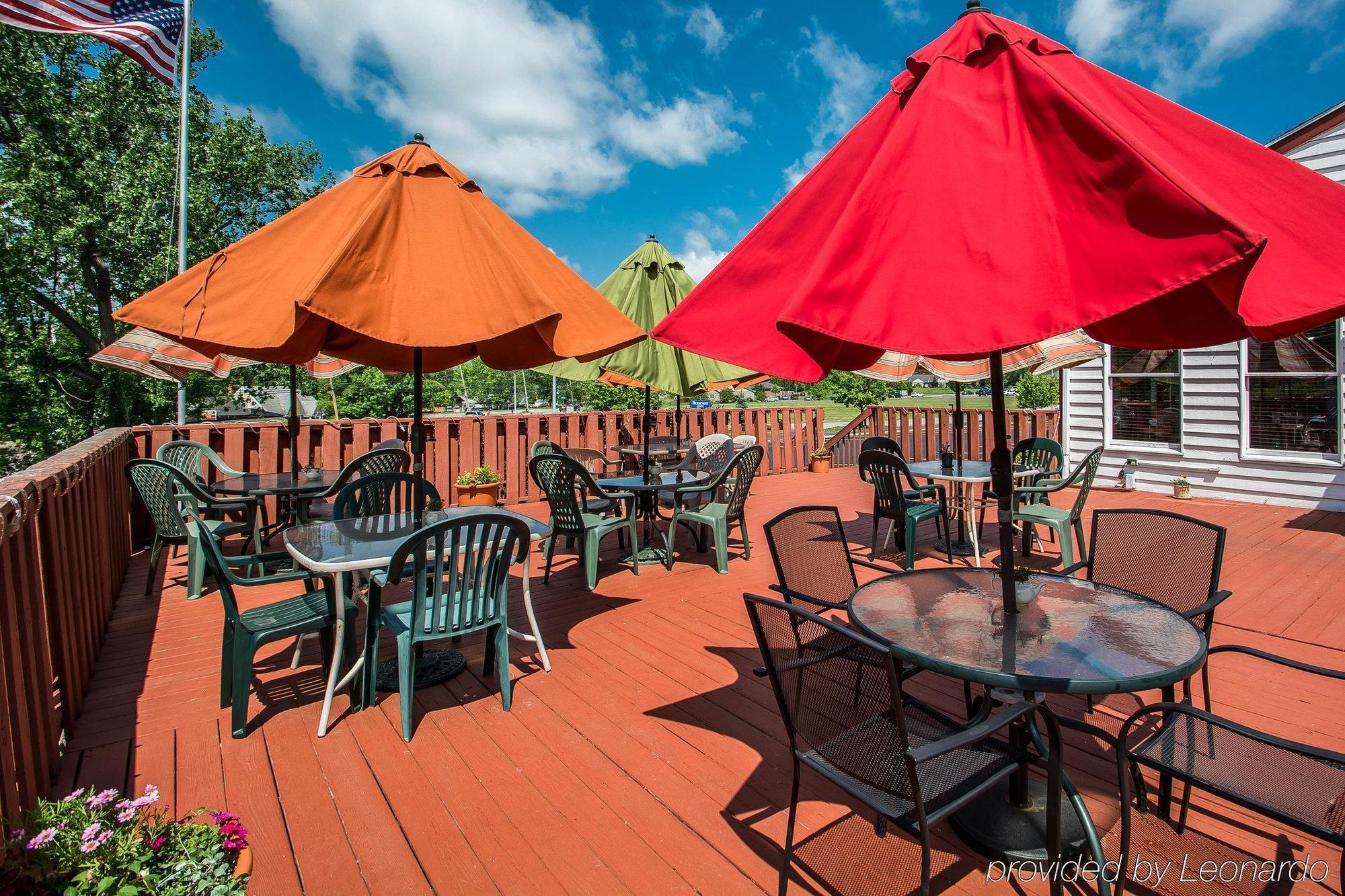 Rodeway Inn Lakeville Bagian luar foto