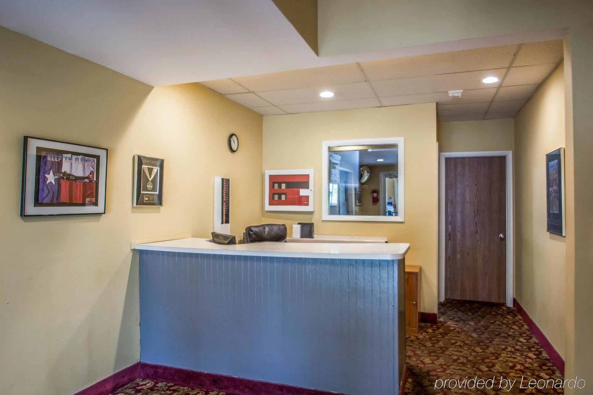 Rodeway Inn Lakeville Bagian luar foto