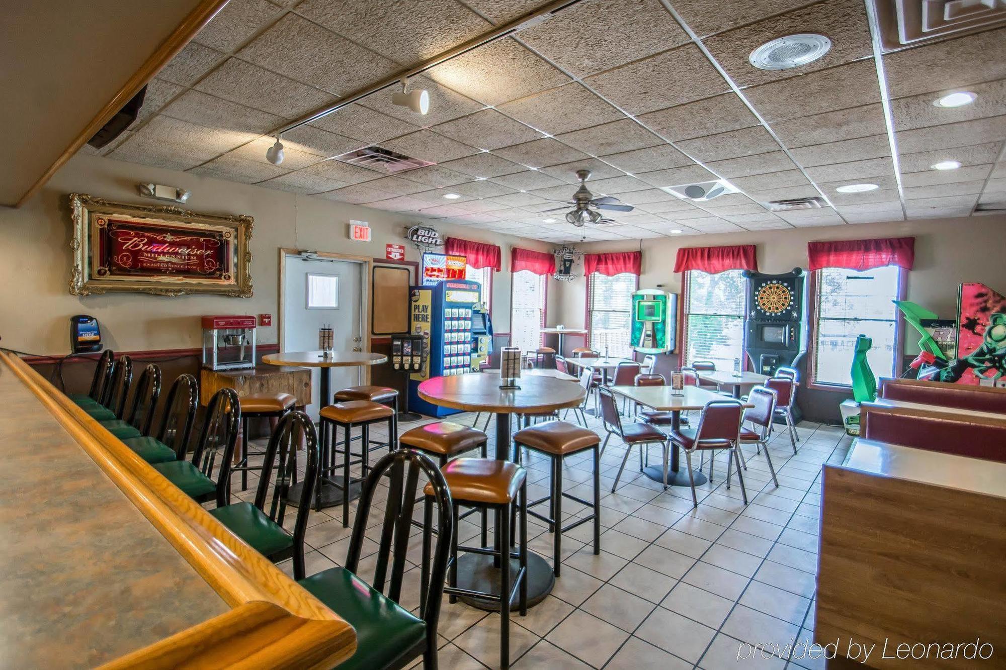 Rodeway Inn Lakeville Bagian luar foto